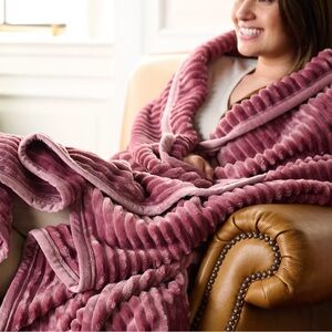 NWT QVC Home Reflections Reversible Plush Oversized Throw Blanket for Queen